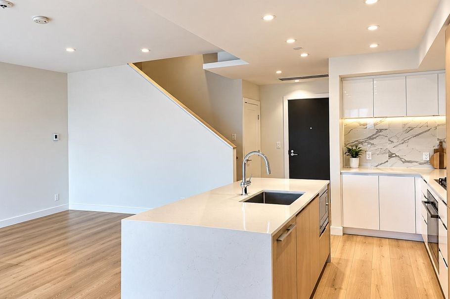 113 1500 Fern Street North Vancouver, BC - 4