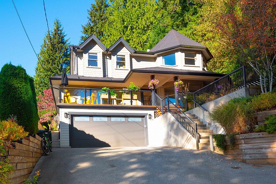 4592 Cove Cliff Road North Vancouver, BC - 1