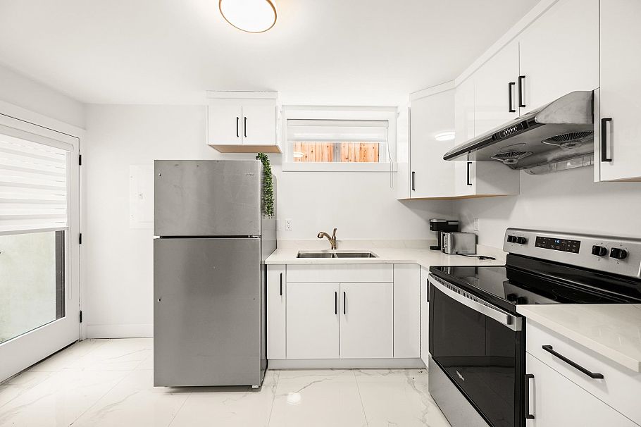 1371 E 63rd Avenue Vancouver, BC - 28