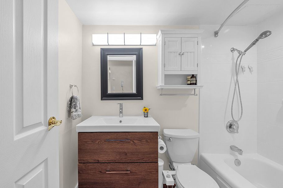 205 252 W 2nd Street North Vancouver, BC - 12