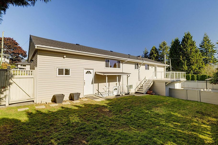 2007 Floralynn Crescent North Vancouver, BC - 32