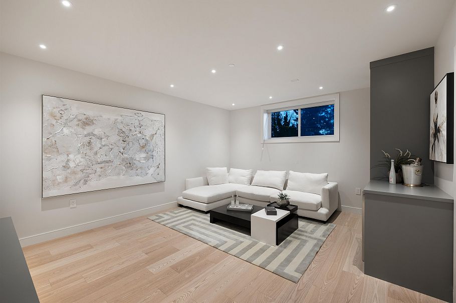838 E 14th Street North Vancouver, BC - 33