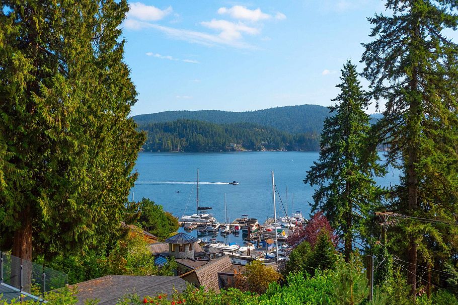 2867 Panorama Drive North Vancouver, BC - 2