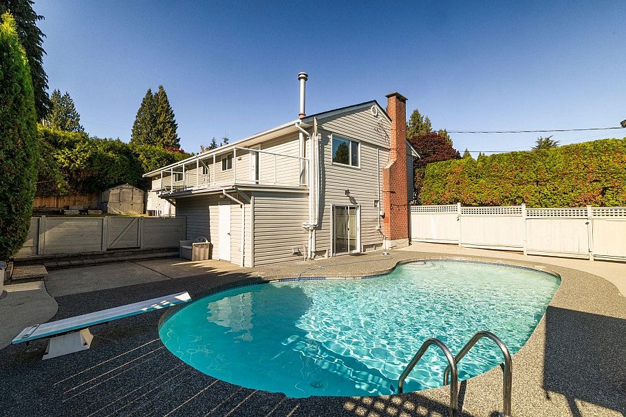 2007 Floralynn Crescent North Vancouver, BC - 27