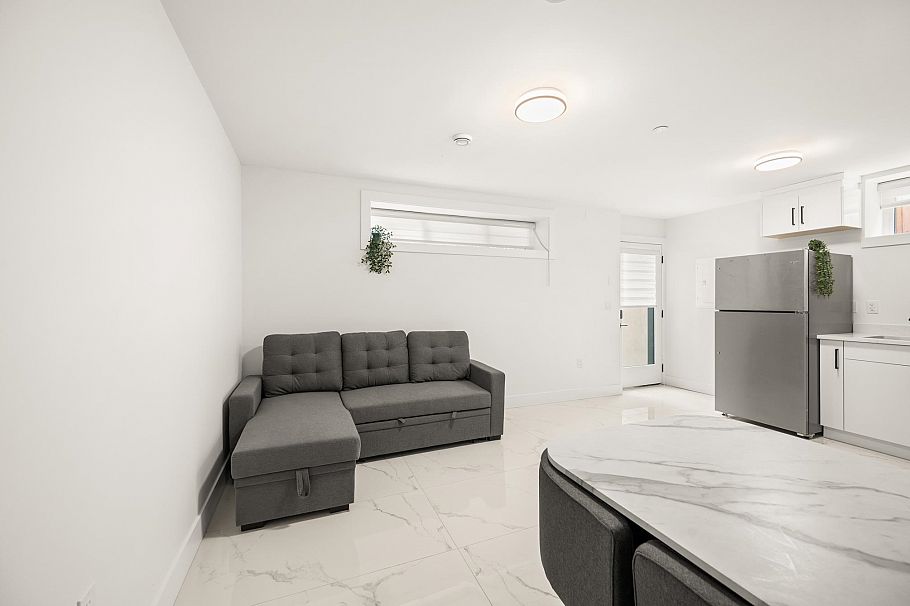 1371 E 63rd Avenue Vancouver, BC - 24