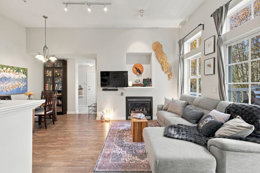 401 137 E 1st Street North Vancouver, BC - 1