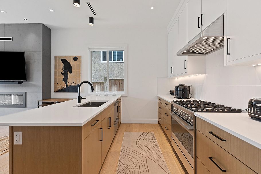 1 1621 E 11th Avenue Vancouver, BC - 19