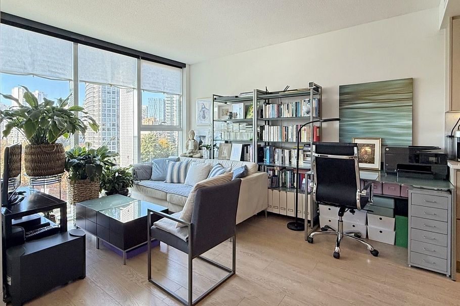 987 87 Nelson Street Vancouver, BC - 2