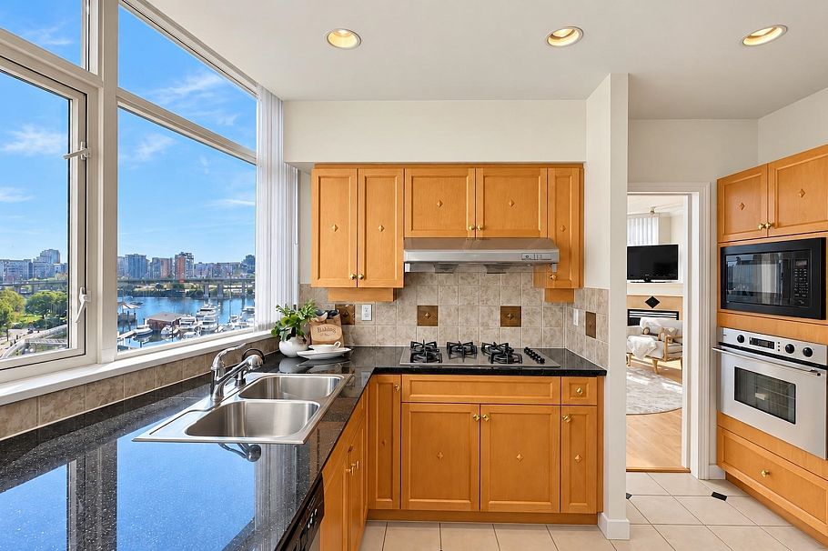 701 1111 Marinaside Crescent Vancouver, BC - 19