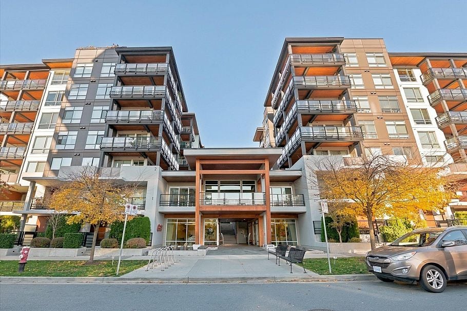 311 108 E 8th Street North Vancouver, BC - 1