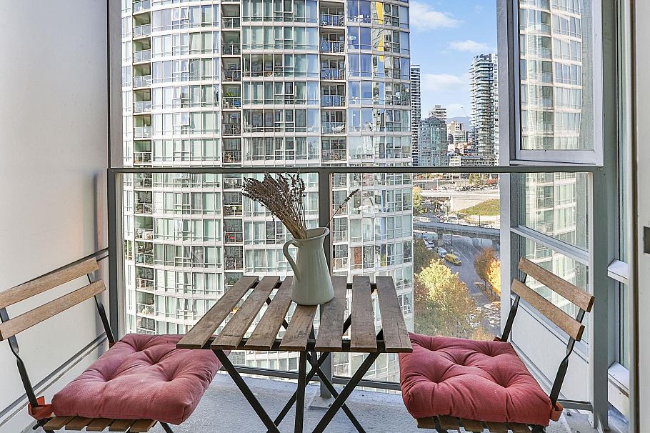 1906 1438 Richards Street Vancouver, BC - 10