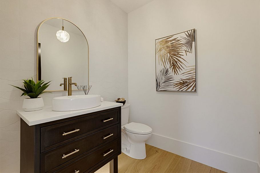 868 Canyon Boulevard North Vancouver, BC - 21