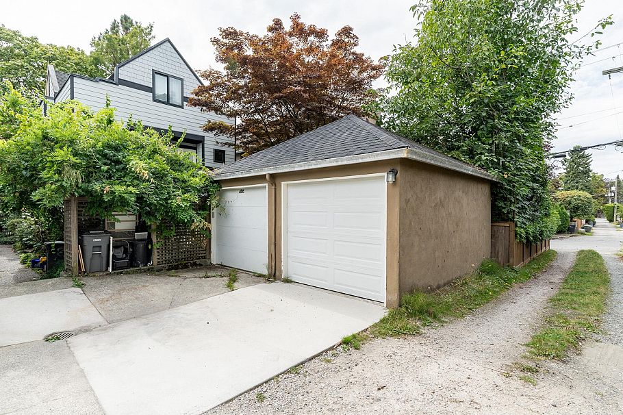 3581 W 6th Avenue Vancouver, BC - 23