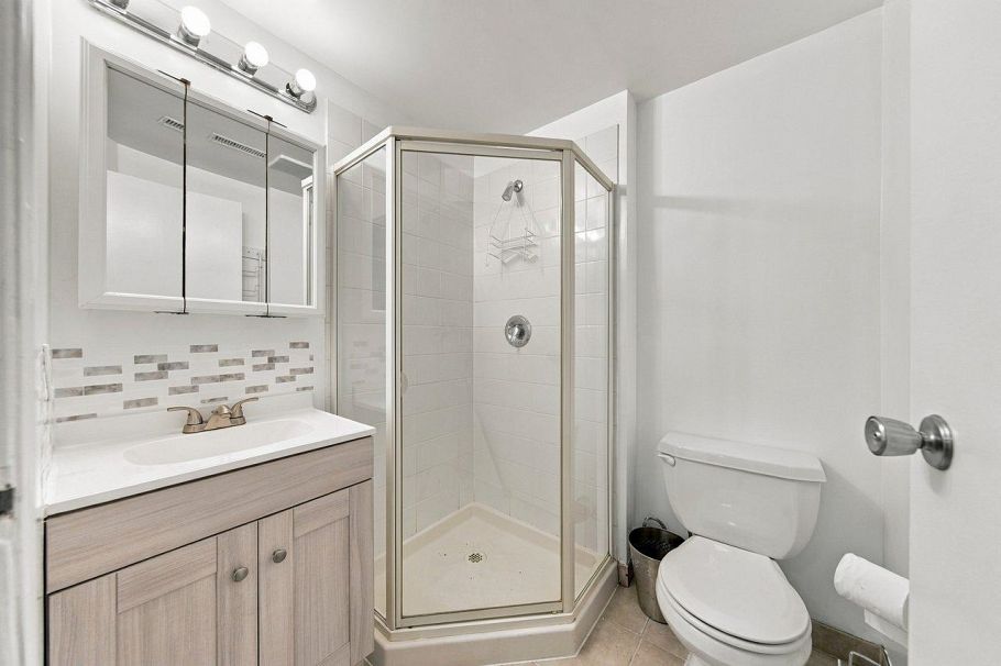 355 E 4th Street North Vancouver, BC - 30
