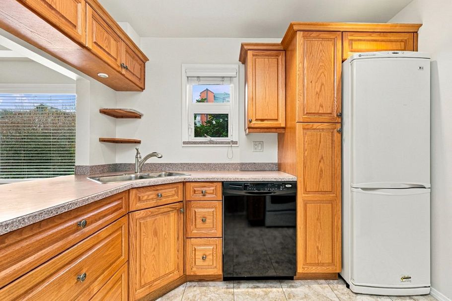 214 121 W 29 Street North Vancouver, BC - 11