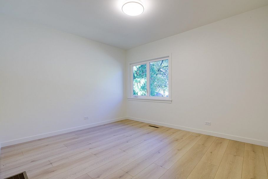 1338 E 37th Avenue Vancouver, BC - 16