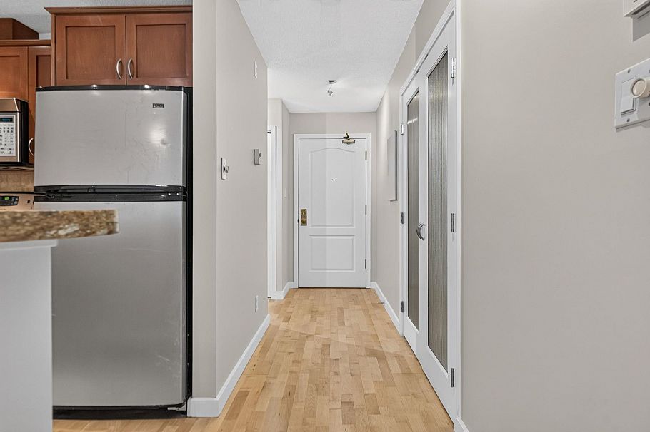 105 1208 Bidwell Street Vancouver, BC - 9