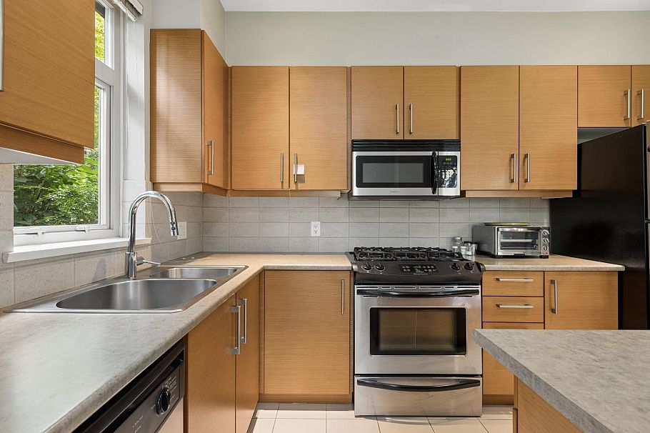 206 188 W 29th Street North Vancouver, BC - 17