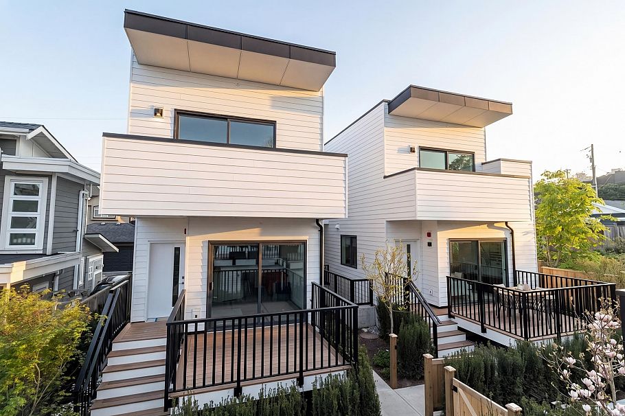 2 328 W 14th Street North Vancouver, BC - 1