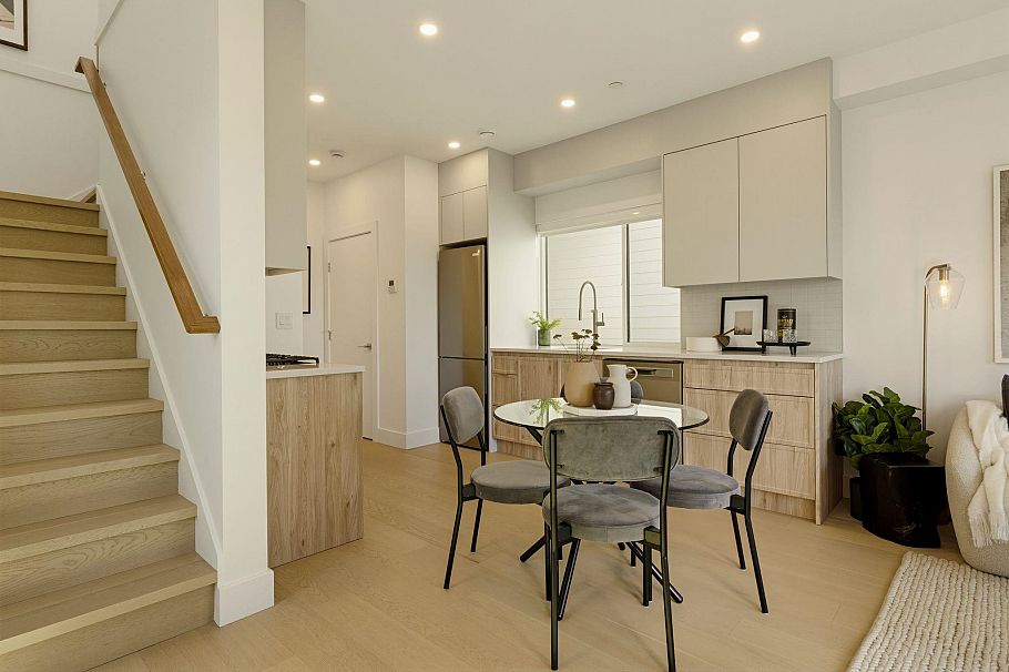 2 328 W 14th Street North Vancouver, BC - 16