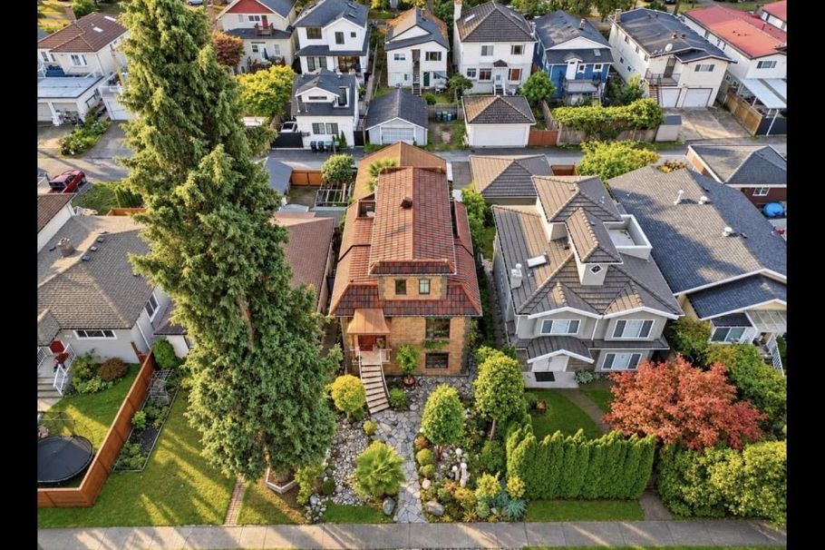 368 E 33rd Avenue Vancouver, BC - 38