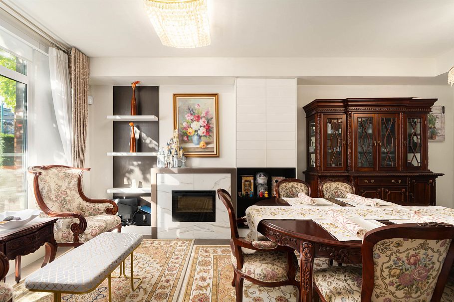 6190 Oak Street Vancouver, BC - 4