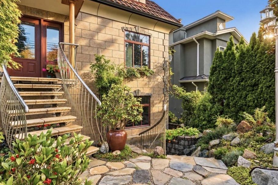 368 E 33rd Avenue Vancouver, BC - 3