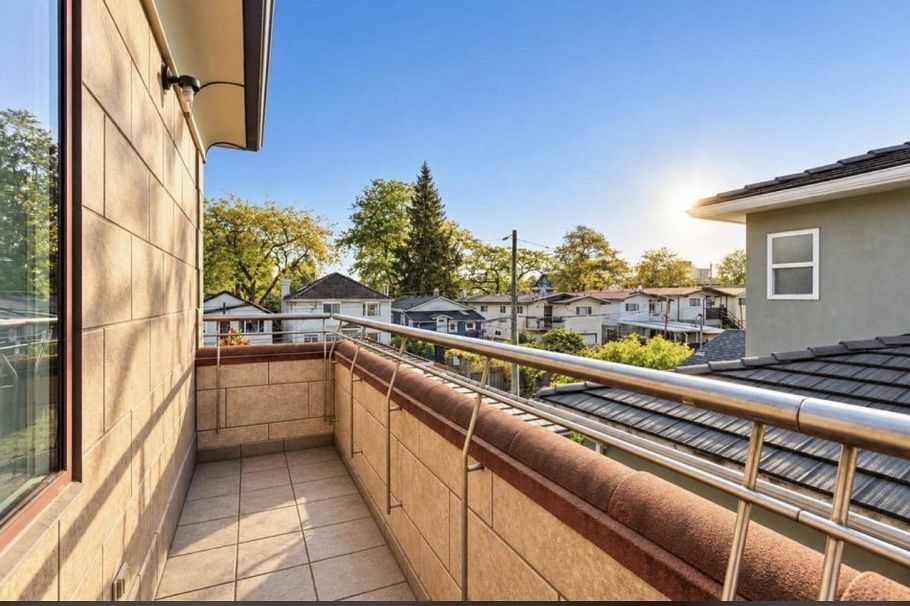 368 E 33rd Avenue Vancouver, BC - 24