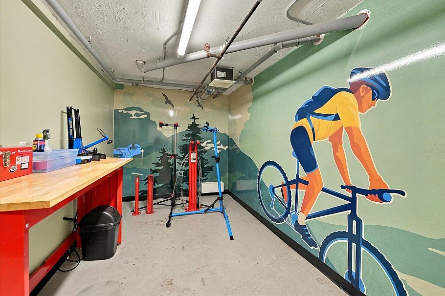 311 108 E 8th Street North Vancouver, BC - 31