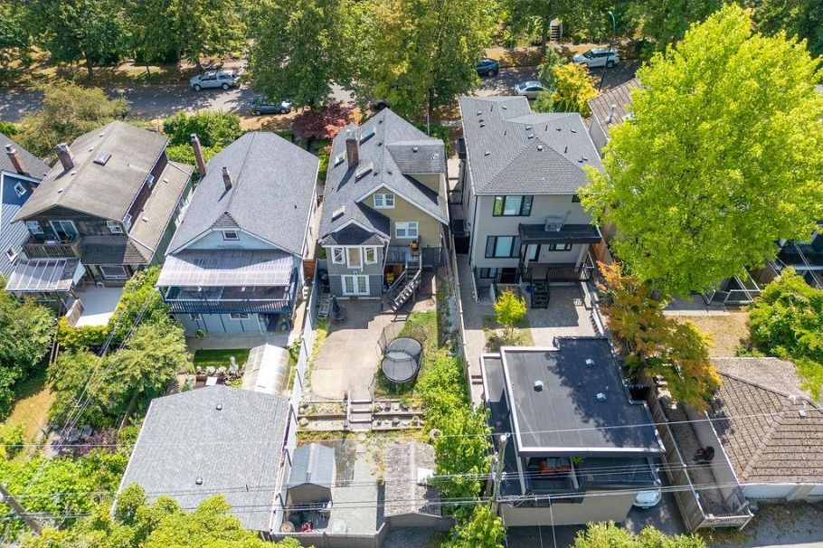 4327 W 12th Avenue Vancouver, BC - 35