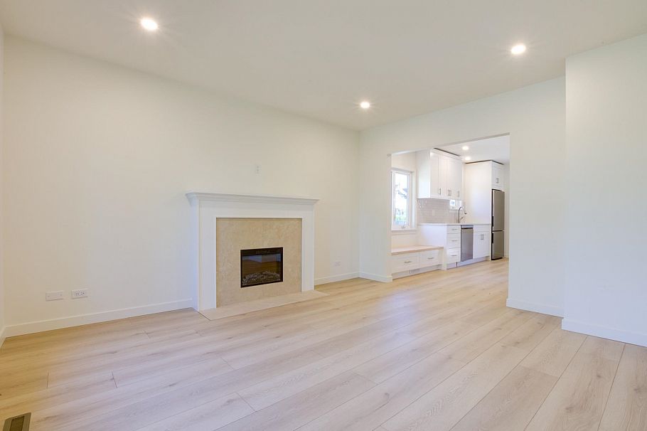 1338 E 37th Avenue Vancouver, BC - 5