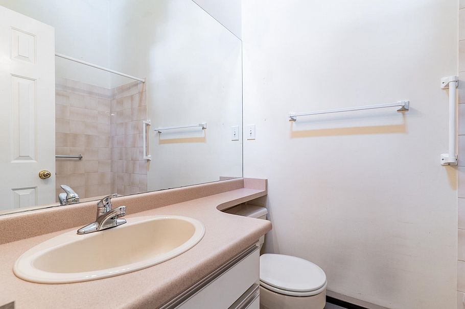3581 W 6th Avenue Vancouver, BC - 19