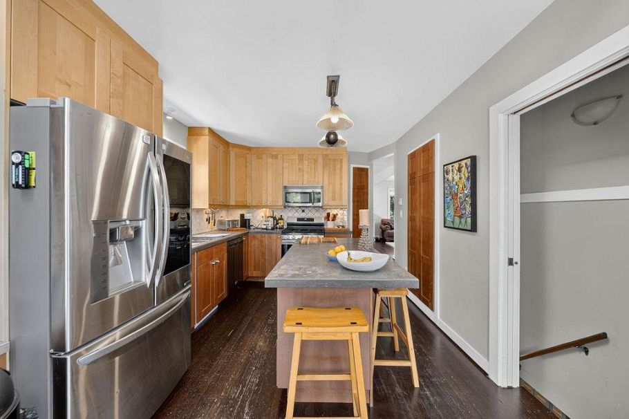 4327 W 12th Avenue Vancouver, BC - 8