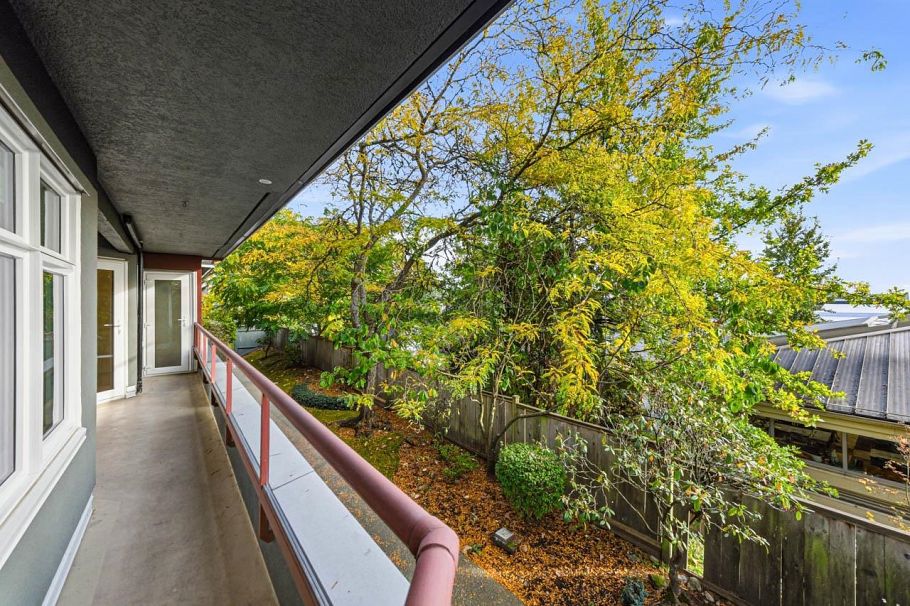 214 121 W 29 Street North Vancouver, BC - 28