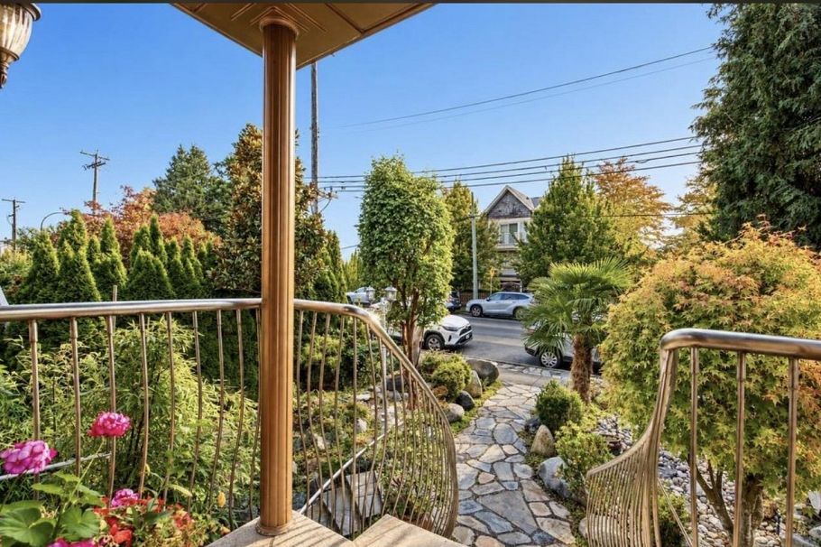 368 E 33rd Avenue Vancouver, BC - 5