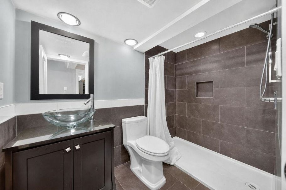 4327 W 12th Avenue Vancouver, BC - 30
