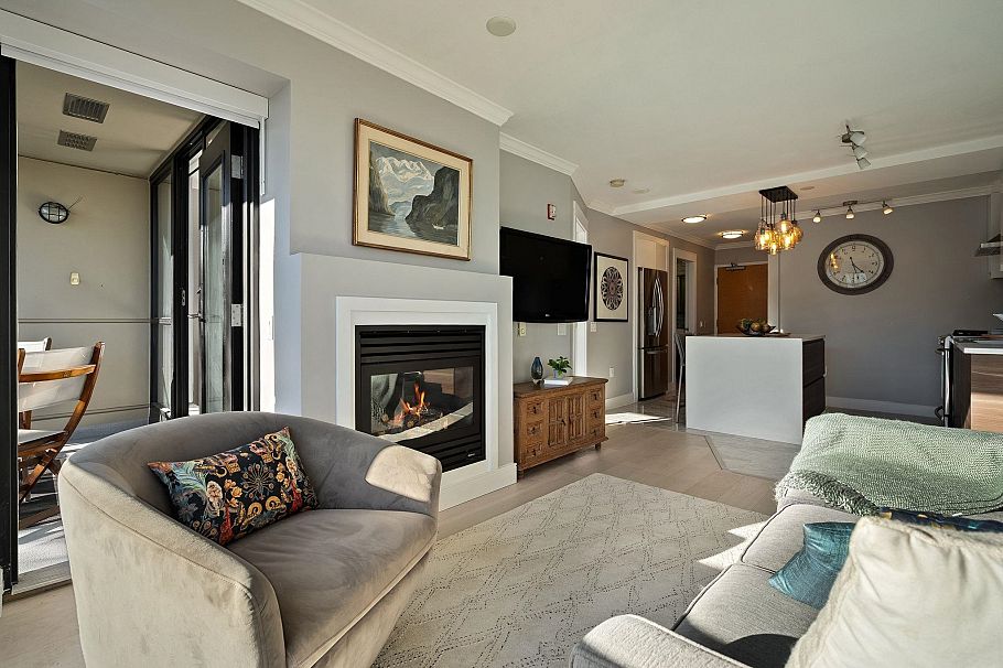 504 124 W 1st Street North Vancouver, BC - 11