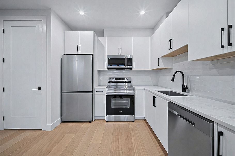 2 6989 Kerr Street Vancouver, BC - 2