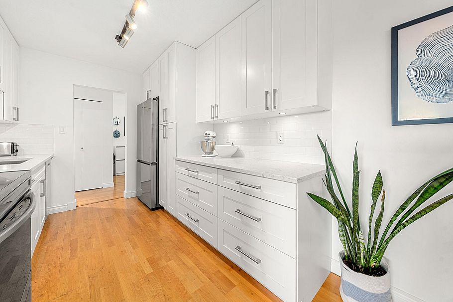 204 150 E 5th Street North Vancouver, BC - 5