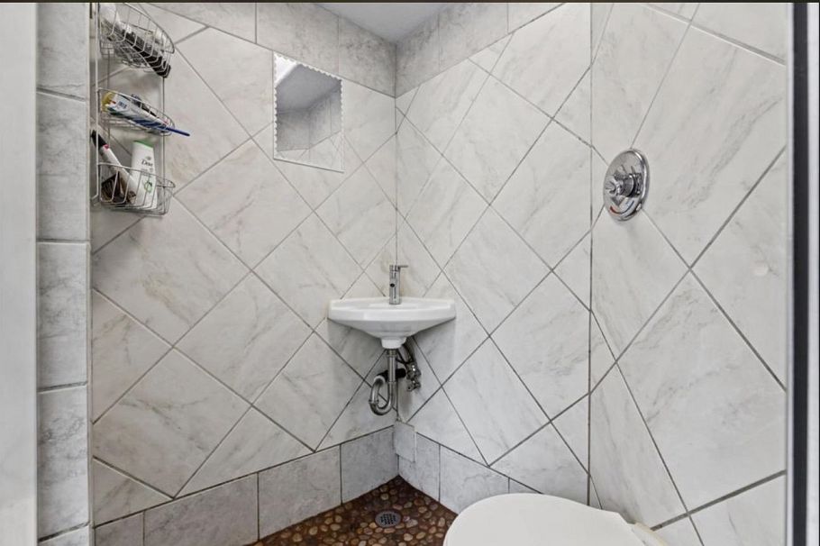 368 E 33rd Avenue Vancouver, BC - 16
