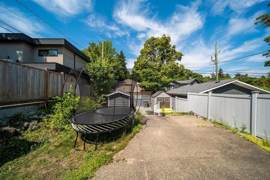 4327 W 12th Avenue Vancouver, BC - 37