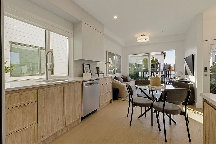 2 328 W 14th Street North Vancouver, BC - 11