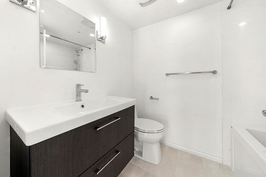 703 2201 Pine Street Vancouver, BC - 17