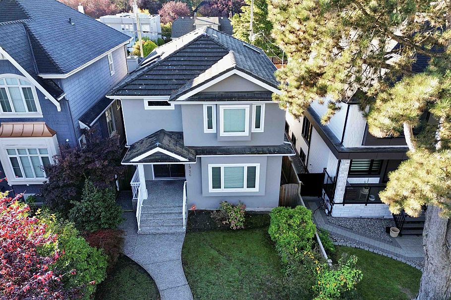 1956 W 42nd Avenue Vancouver, BC - 28