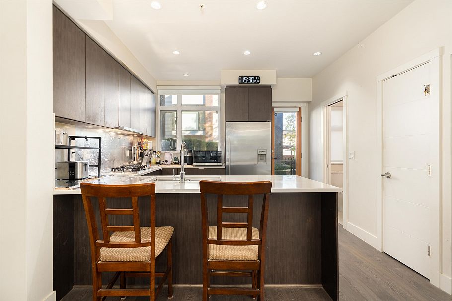 6190 Oak Street Vancouver, BC - 7