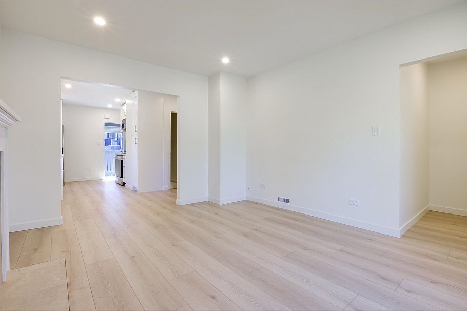 1338 E 37th Avenue Vancouver, BC - 6