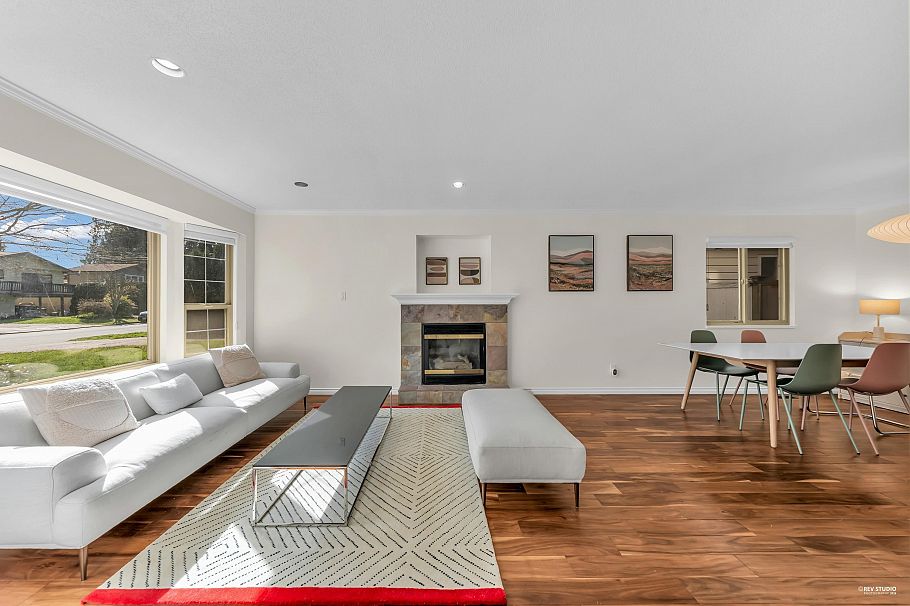 3265 Chaucer Avenue North Vancouver, BC - 2