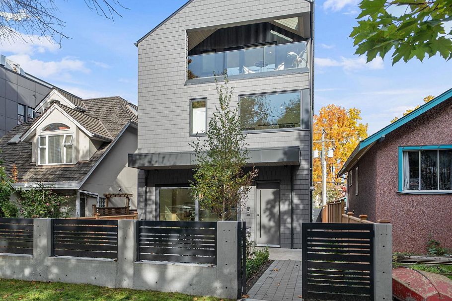 1 3657 W 11th Avenue Vancouver, BC - 35