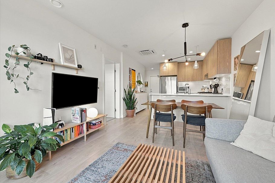 311 108 E 8th Street North Vancouver, BC - 17