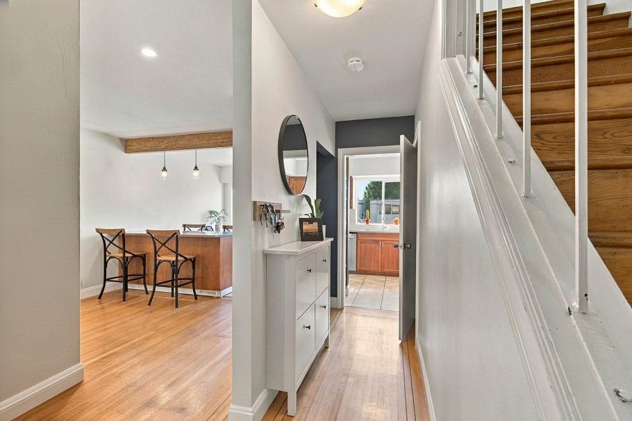 355 E 4th Street North Vancouver, BC - 4